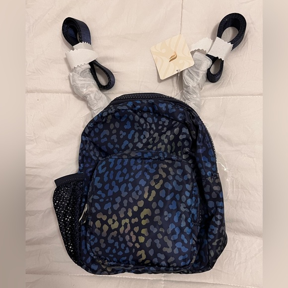 Fabletics NEW w/tags Navy Leopard Mini Sport Backpack - Picture 3 of 6